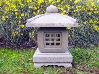 Lanterna giapponese in pietra scolpita a mano, TENKAJAYA, alta 30 cm